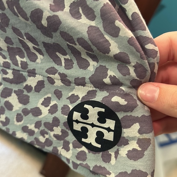 Tory Burch shirt sleeve purple floral t shirt - Picture 3 of 4